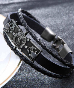 bracelet charme ancre gouvernail en cuir noir presentation