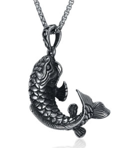 Collier avec pendentif vintage Poisson gros plan