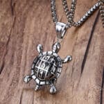 Collier et pendentif tortue de mer Vintage focus sur la tortue