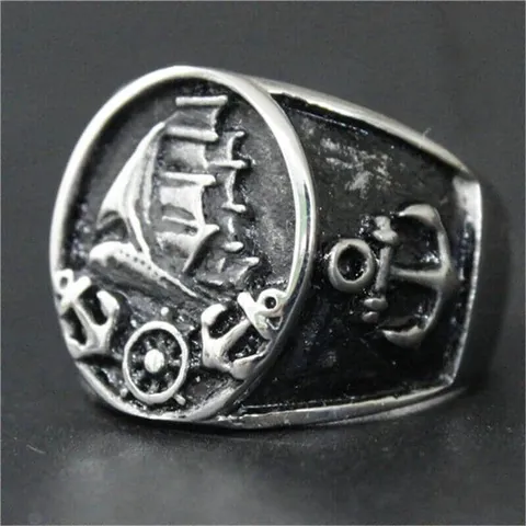 Bague voilier, ancres et barre à roue, médaillon du voilier, vue de face