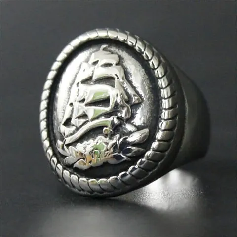 Bague large voilier gravé, voilier gravé dans un médaillon cerclé de cordage