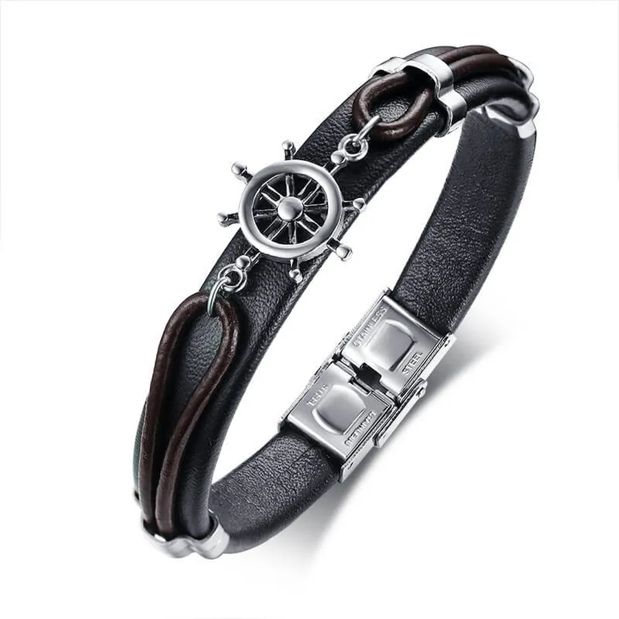 Bracelet gouvernail en cuir noir, vue de face, gouvernail et fermoir