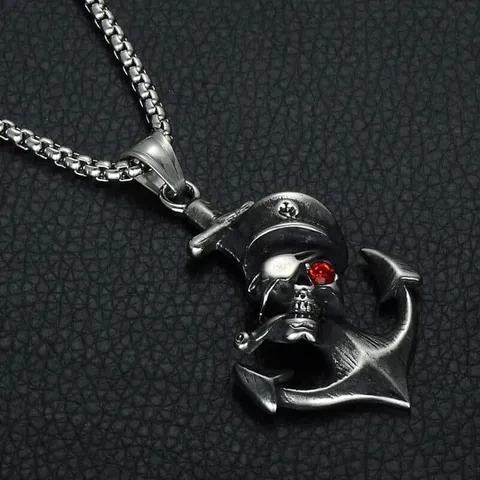 Collier ancre et tête de pirate, finition argent, vue de face