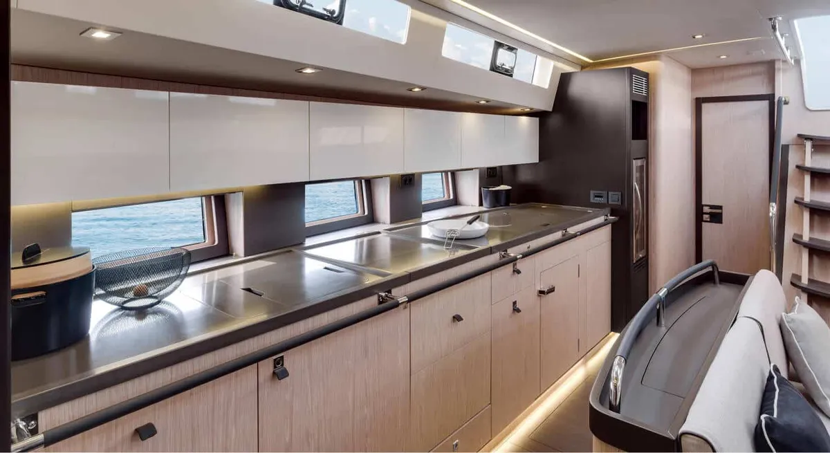 Oceanis Yacht 62 : la fiche technique : photo 21